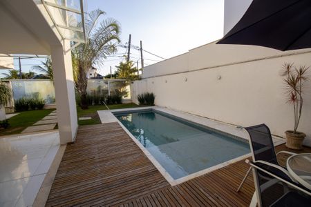 Casa de condomínio à venda com 350m², 3 quartos e 2 vagasPiscina