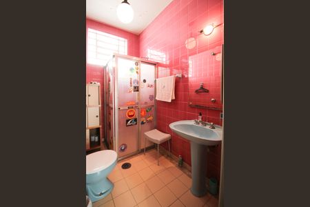 Casa à venda com 270m², 4 quartos e 4 vagas Casa à venda com 270m², 4 quartos e 4 vagasBanheiro 2