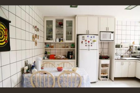 Apartamento à venda com 3 quartos, 240m² em Vila Alexandria, São Paulo