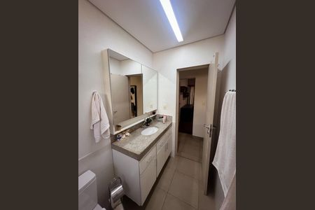 Casa à venda com 800m², 4 quartos e 5 vagas Casa à venda com 800m², 4 quartos e 5 vagasBanheiro 2