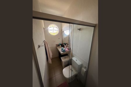 Casa à venda com 800m², 4 quartos e 5 vagas Casa à venda com 800m², 4 quartos e 5 vagasBanheiro 1