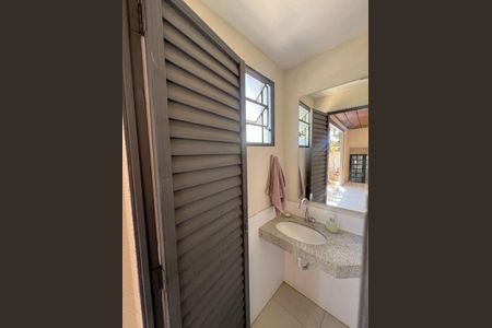 Casa à venda com 800m², 4 quartos e 5 vagas Casa à venda com 800m², 4 quartos e 5 vagasBanheiro 4