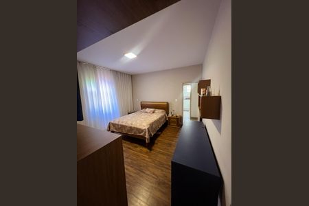 Casa à venda com 800m², 4 quartos e 5 vagas Casa à venda com 800m², 4 quartos e 5 vagasQuarto 1