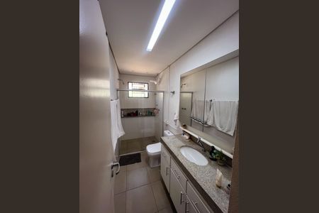 Casa à venda com 800m², 4 quartos e 5 vagas Casa à venda com 800m², 4 quartos e 5 vagasBanheiro 2