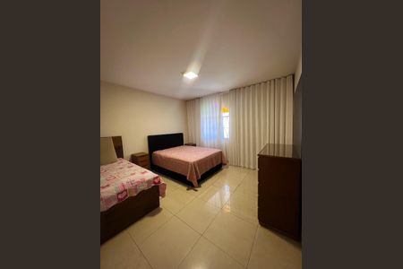 Casa à venda com 800m², 4 quartos e 5 vagas Casa à venda com 800m², 4 quartos e 5 vagasQuarto 3