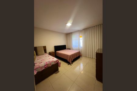 Casa à venda com 800m², 4 quartos e 5 vagas Casa à venda com 800m², 4 quartos e 5 vagasQuarto 3