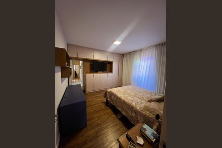 Casa à venda com 800m², 4 quartos e 5 vagas Casa à venda com 800m², 4 quartos e 5 vagasQuarto 1