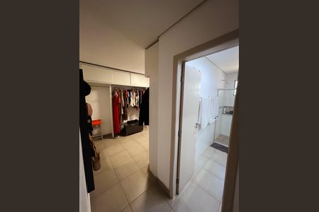 Casa à venda com 800m², 4 quartos e 5 vagas Casa à venda com 800m², 4 quartos e 5 vagasCloset
