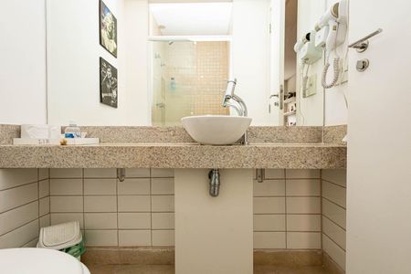 Studio para alugar com 21m², 1 quarto e 1 vaga Studio para alugar com 21m², 1 quarto e 1 vagaBanheiro