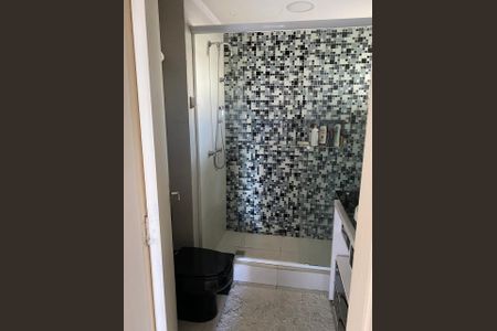 Banheiro de apartamento à venda com 2 quartos, 73m² em Farroupilha, Porto Alegre