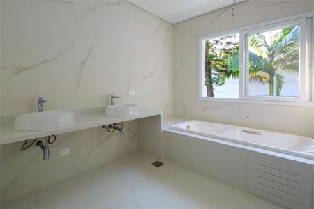 Casa à venda com 380m², 5 quartos e 4 vagas