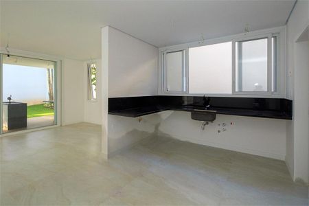 Casa à venda com 380m², 5 quartos e 4 vagas