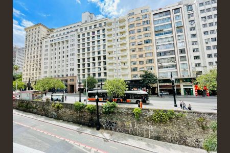 Vista Sala de apartamento para alugar com 1 quarto, 32m² em Consolação, São Paulo