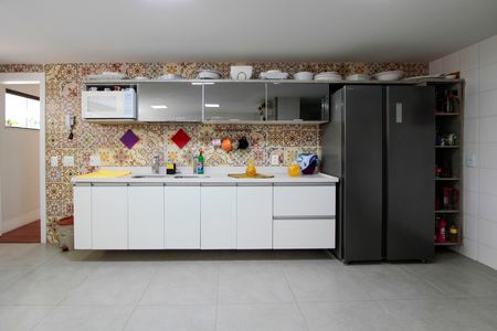 Casa de condomínio à venda com 176m², 5 quartos e 4 vagas Casa de condomínio à venda com 176m², 5 quartos e 4 vagasCozinha