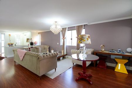 Casa de condomínio à venda com 176m², 5 quartos e 4 vagas Casa de condomínio à venda com 176m², 5 quartos e 4 vagasSala