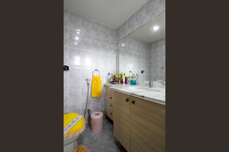 Casa de condomínio à venda com 176m², 5 quartos e 4 vagas Casa de condomínio à venda com 176m², 5 quartos e 4 vagasBanheiro da Suíte 1