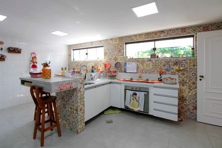 Casa de condomínio à venda com 176m², 5 quartos e 4 vagas Casa de condomínio à venda com 176m², 5 quartos e 4 vagasCozinha