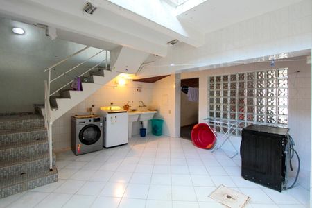 Casa de condomínio à venda com 176m², 5 quartos e 4 vagas Casa de condomínio à venda com 176m², 5 quartos e 4 vagasÁrea de Serviço