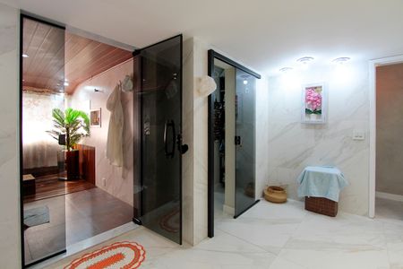 Casa de condomínio à venda com 176m², 5 quartos e 4 vagas Casa de condomínio à venda com 176m², 5 quartos e 4 vagasBanheiro da Suíte 2