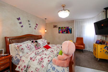 Casa de condomínio à venda com 176m², 5 quartos e 4 vagas Casa de condomínio à venda com 176m², 5 quartos e 4 vagasSuíte 2