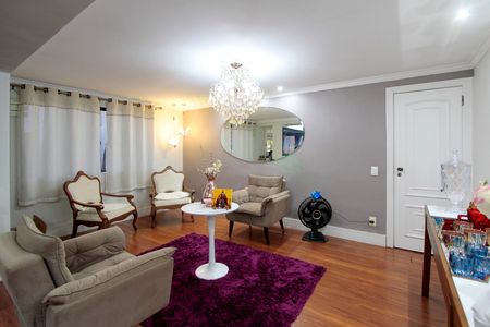 Casa de condomínio à venda com 176m², 5 quartos e 4 vagas Casa de condomínio à venda com 176m², 5 quartos e 4 vagasSala