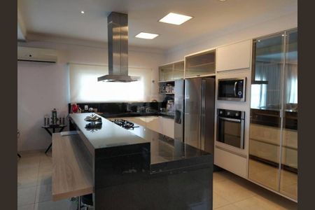 Casa à venda com 358m², 4 quartos e 1 vaga