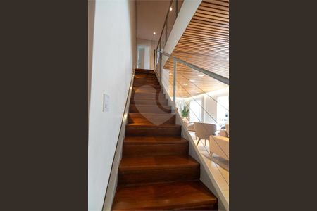 Casa à venda com 4 quartos, 350m² em Vila Sofia, São Paulo