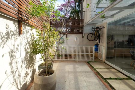 Casa à venda com 4 quartos, 350m² em Vila Sofia, São Paulo