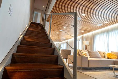 Casa à venda com 4 quartos, 350m² em Vila Sofia, São Paulo