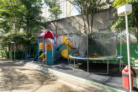 Casa à venda com 4 quartos, 350m² em Vila Sofia, São Paulo