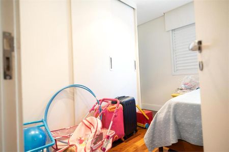 Casa à venda com 4 quartos, 350m² em Vila Sofia, São Paulo