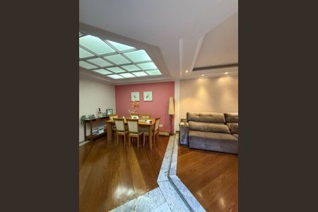 Casa à venda com 3 quartos, 314m² em Jardim Guairaca, São Paulo