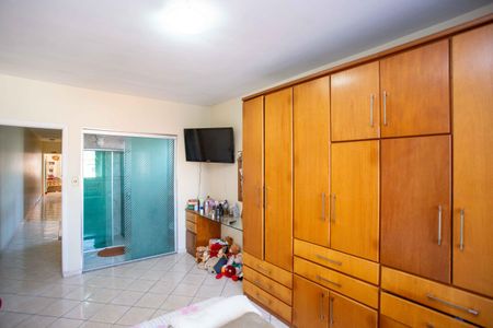 Casa à venda com 275m², 4 quartos e 2 vagasSuíte