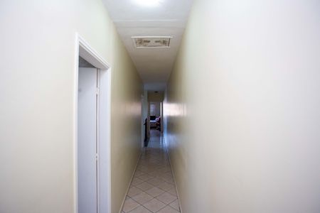 Casa à venda com 275m², 4 quartos e 2 vagasCorredor