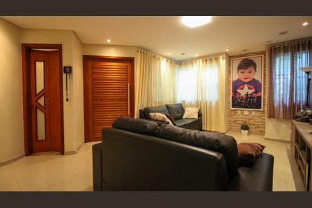 Casa à venda com 197m², 5 quartos e 3 vagas Casa à venda com 197m², 5 quartos e 3 vagasSala