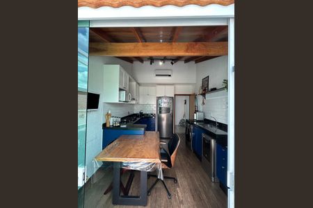 Apartamento à venda com 94m², 2 quartos e 1 vaga Apartamento à venda com 94m², 2 quartos e 1 vagaCozinha e Área de Serviço