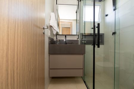 Apartamento à venda com 71m², 3 quartos e 3 vagas Apartamento à venda com 71m², 3 quartos e 3 vagasBanheiro