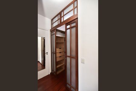 Apartamento para alugar com 65m², 2 quartos e 1 vagaCloset da suíte