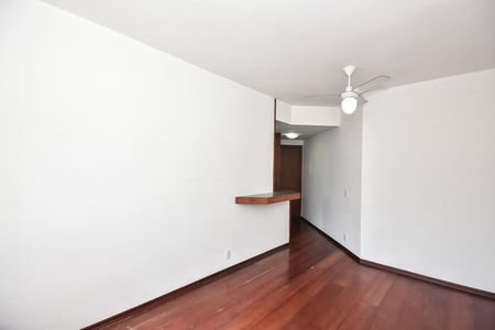 Apartamento para alugar com 65m², 2 quartos e 1 vagaSala