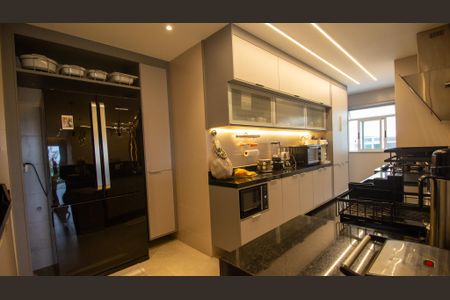 Apartamento à venda com 160m², 3 quartos e 3 vagasCozinha e Área de Serviço