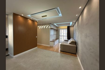 Sala de apartamento para alugar com 2 quartos, 61m² em Jardim Tupanci, Barueri