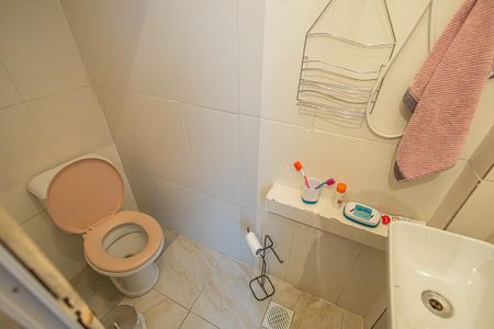 Casa de condomínio à venda com 68m², 3 quartos e 1 vagaBanheiro de Serviço