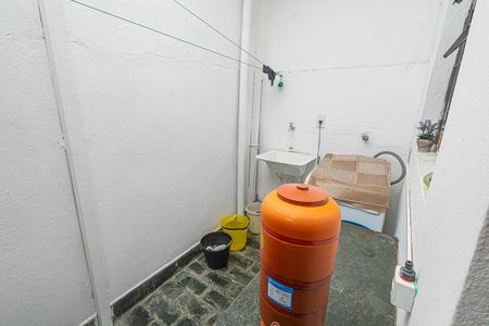 Casa de condomínio à venda com 68m², 3 quartos e 1 vagaÁrea de Serviço