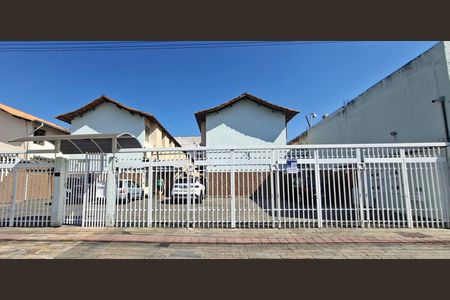 Casa de condomínio à venda com 68m², 3 quartos e 1 vagaFachada - Plaquinha