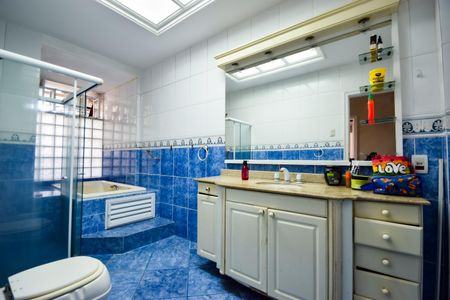 Casa de condomínio para alugar com 360m², 3 quartos e 3 vagasBanheiro Social