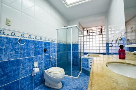 Casa de condomínio para alugar com 360m², 3 quartos e 3 vagasBanheiro Social