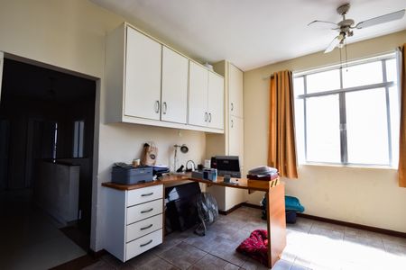 Casa de condomínio para alugar com 360m², 3 quartos e 3 vagasEscritório