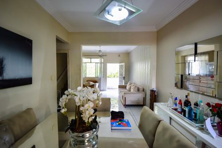 Casa de condomínio para alugar com 360m², 3 quartos e 3 vagasSala