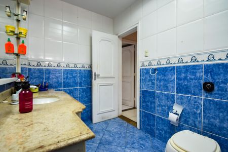 Casa de condomínio para alugar com 360m², 3 quartos e 3 vagasBanheiro Social