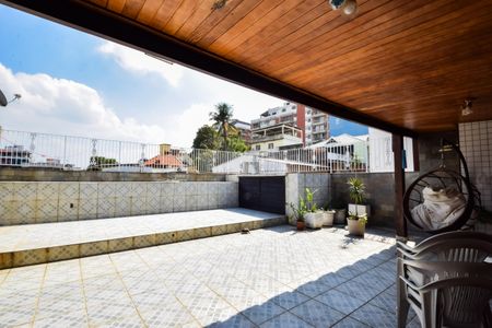 Casa de condomínio para alugar com 360m², 3 quartos e 3 vagasTerraço